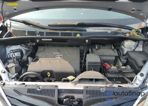 2012 Toyota Sienna Le z USA, uszkodzony, nr VIN 5TDKK3DC7CS202019